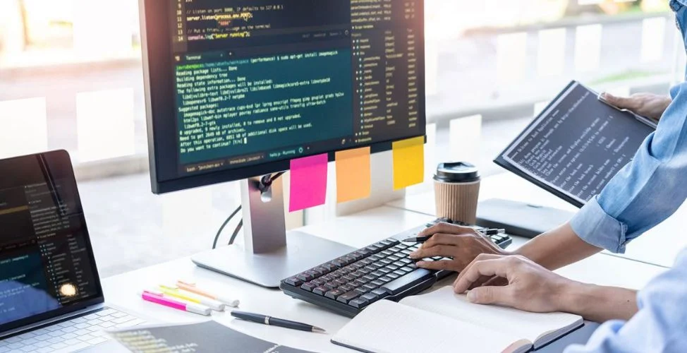 تطوير المواقع الإلكترونية والتطبيقات